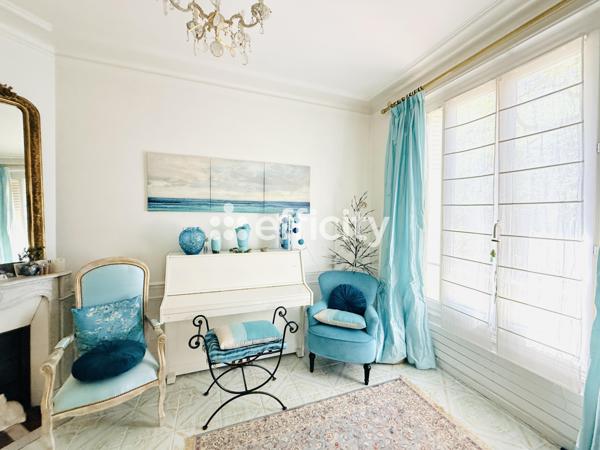 Maison
         6 pièces
        - 200 m² Exclusivité 1 230 000 € *