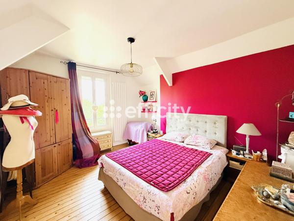 Maison
         6 pièces
        - 200 m² Exclusivité 1 230 000 € *