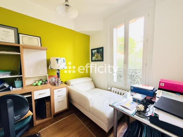 Maison
         6 pièces
        - 200 m² Exclusivité 1 230 000 € *