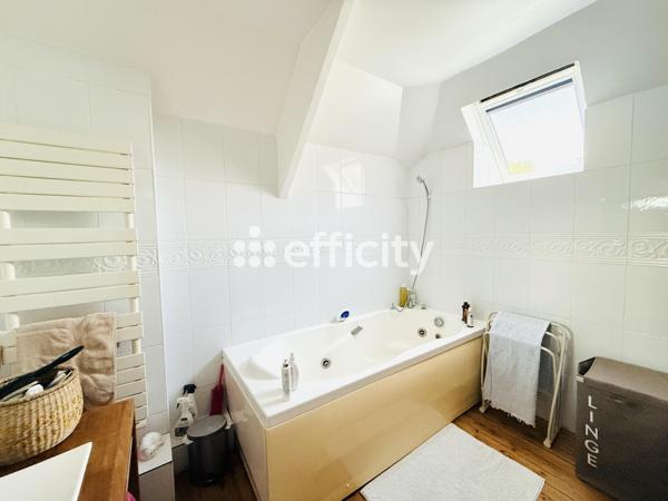 Maison
         6 pièces
        - 200 m² Exclusivité 1 230 000 € *