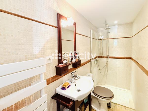 Maison
         6 pièces
        - 200 m² Exclusivité 1 230 000 € *