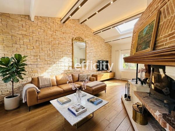 Maison
         6 pièces
        - 200 m² Exclusivité 1 230 000 € *