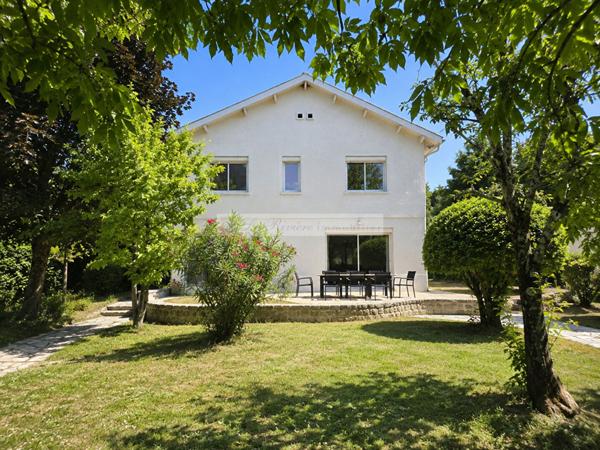 Maison Angouleme 223.54 m2 dont 6 chambres , Angouleme Maison Angouleme 223.54 m2 dont 6 chambres , Angouleme