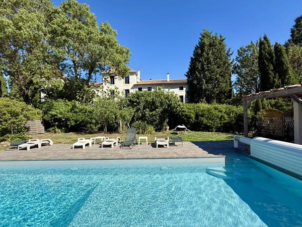 CARCASSONNE - Entièrement rénovée avec goût, 4.4 Ha de terrain et maison d'amis