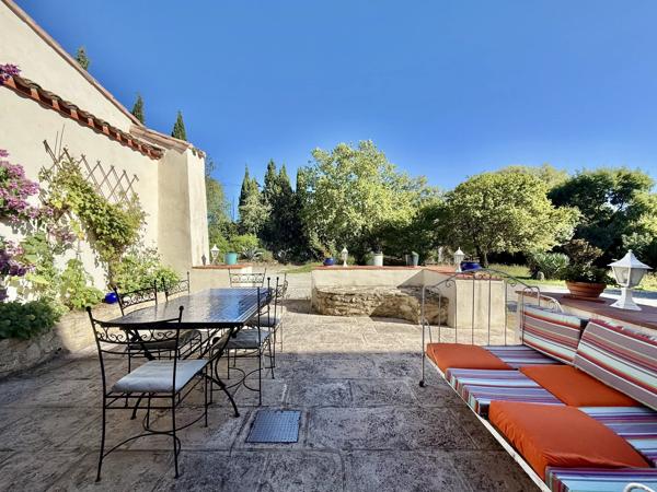 CARCASSONNE - Entièrement rénovée avec goût, 4.4 Ha de terrain et maison d'amis