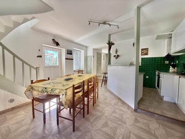 CARCASSONNE - Entièrement rénovée avec goût, 4.4 Ha de terrain et maison d'amis