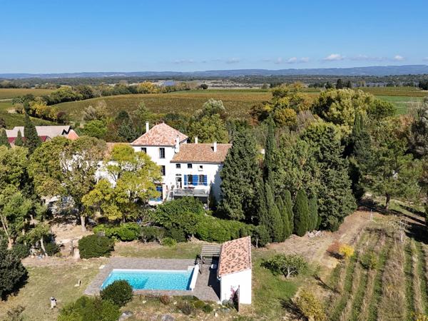 CARCASSONNE - Entièrement rénovée avec goût, 4.4 Ha de terrain et maison d'amis