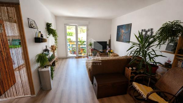 Appartement T2 1er et dernier étage - proches commerces - au calme