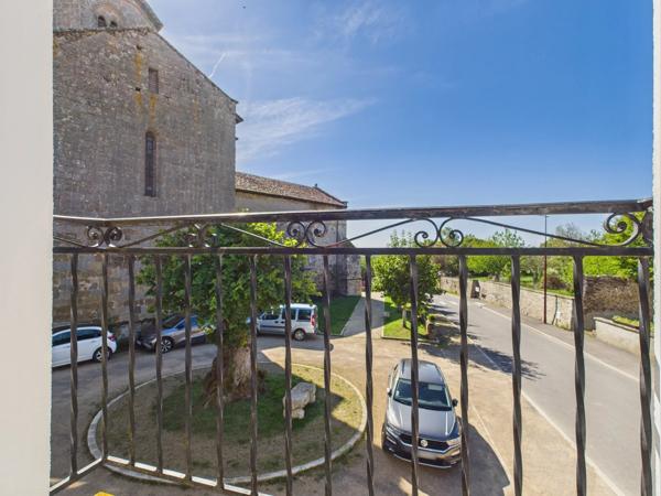 Ensemble de maisons de villages atypique
