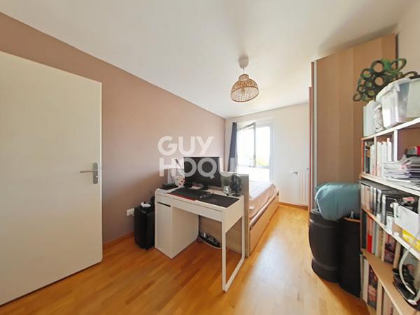 IMMEUBLE RECENT - DPE C - STATIONNEMENT ET CAVE