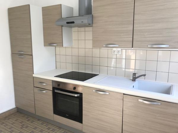 Maison dans longère sans jardin rénovée de 85 m²