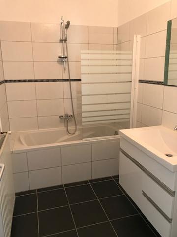 Maison dans longère sans jardin rénovée de 85 m²