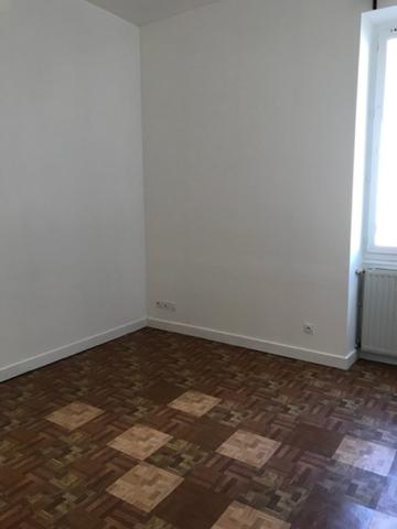 Maison dans longère sans jardin rénovée de 85 m²