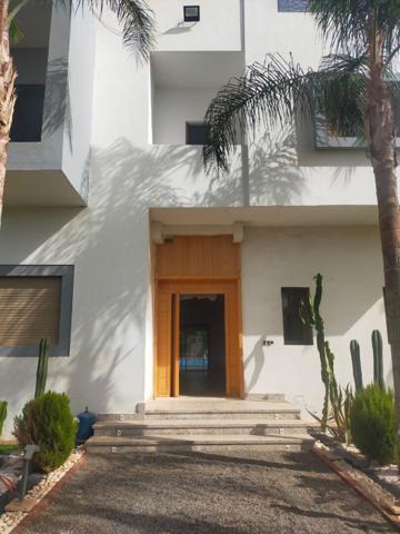 A Vendre Superbe Villa Contemporaine Titrée sans VNA - Route de l'Ourika - 16 km de Marrakech