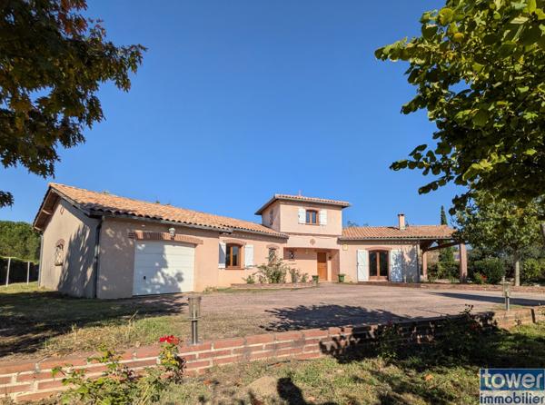 Villa 5 pièces avec garage et jardin.