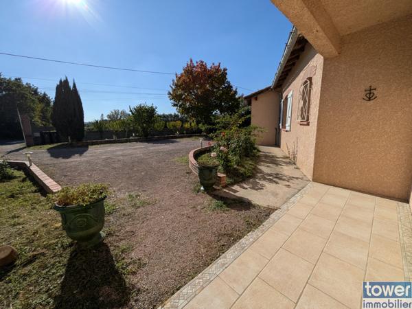 Villa 5 pièces avec garage et jardin.