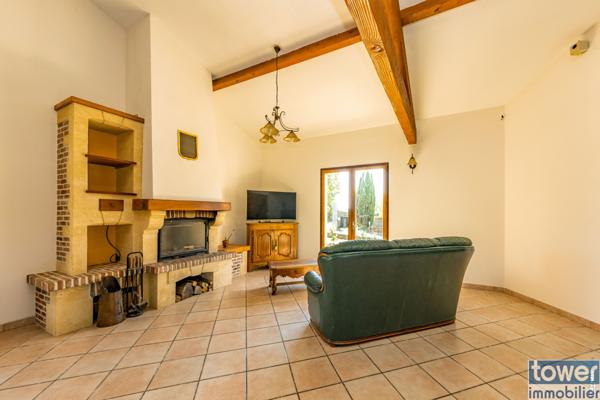 Villa 5 pièces avec garage et jardin.