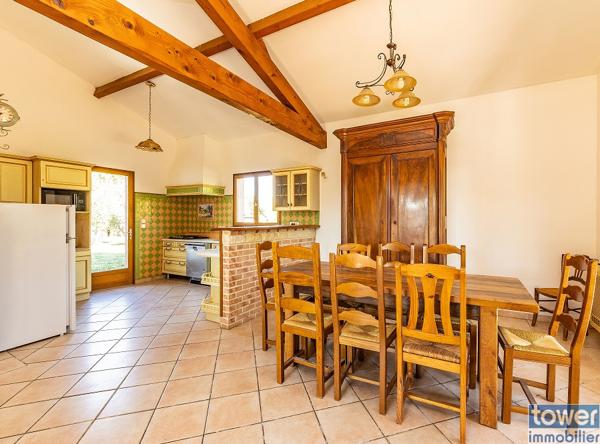 Villa 5 pièces avec garage et jardin.