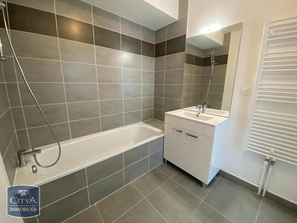 Appartement à louer 3 pièces 60.93m² Tours (37100)