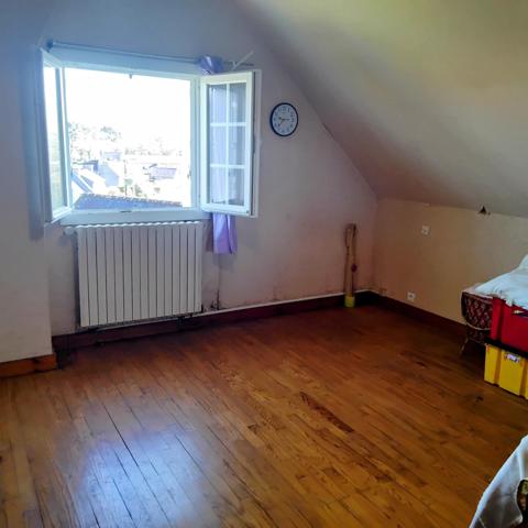 Maison à CARHAIX-PLOUGUER, 29270 - 6 pièces 102m²