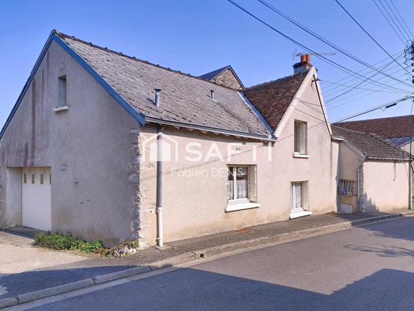 Maison de ville avec deux chambres et petite cour.