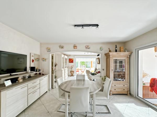 PÉRIGNY, maison à vendre 170m2, 5 chambres, jardin, garage, cave et piscine