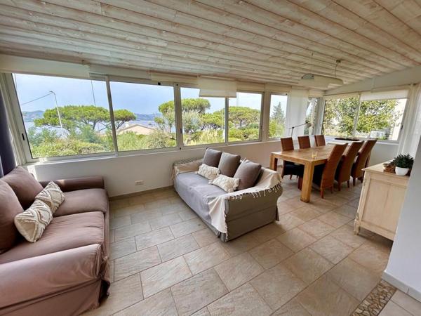 Maison à GASSIN, 83580 - 6 pièces 200m²