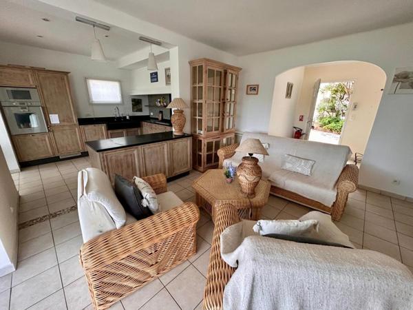 Maison à GASSIN, 83580 - 6 pièces 200m²