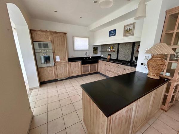 Maison à GASSIN, 83580 - 6 pièces 200m²