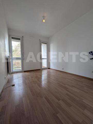 T4 traversant avec balcons et garage en dernier étage (négociable)