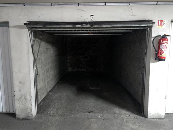 Paris (75019) PARIS XIXème - UN BOX - LIBRE - 15 M2