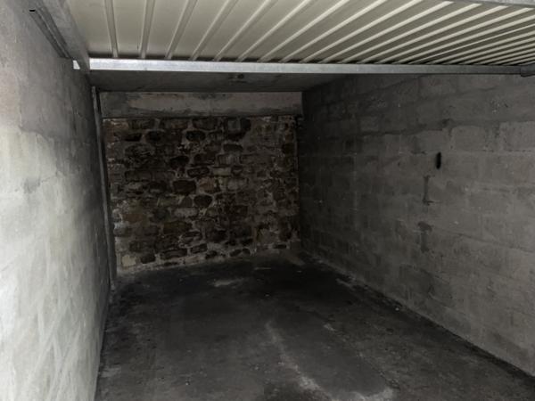 Paris (75019) PARIS XIXème - UN BOX - LIBRE - 15 M2