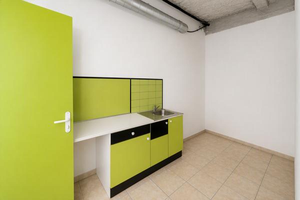 BEGLES LOCAL PROFESSIONNEL OU COMMERCIAL IDEALEMENT PLACE