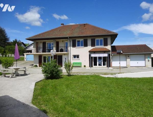 A vendre sur la commune de LONS LE SAUNIER maison de 215m² 