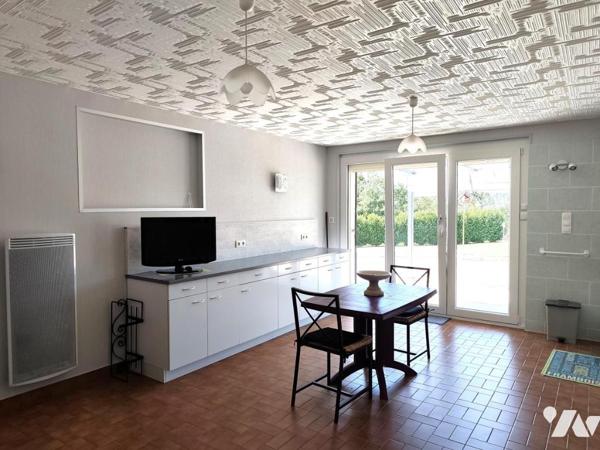 A vendre sur la commune de LONS LE SAUNIER maison de 215m² 