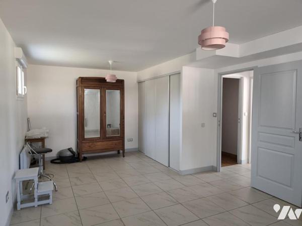 A vendre sur la commune de LONS LE SAUNIER maison de 215m² 