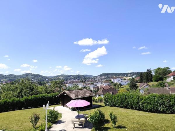 A vendre sur la commune de LONS LE SAUNIER maison de 215m² 