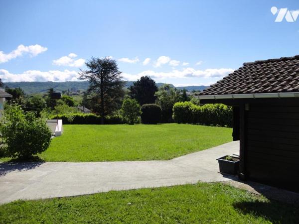 A vendre sur la commune de LONS LE SAUNIER maison de 215m² 