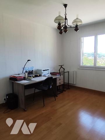 A vendre sur la commune de LONS LE SAUNIER maison de 215m² 