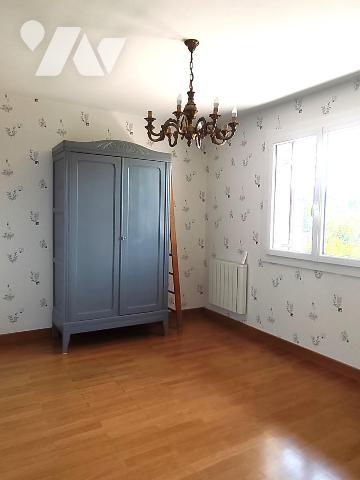 A vendre sur la commune de LONS LE SAUNIER maison de 215m² 