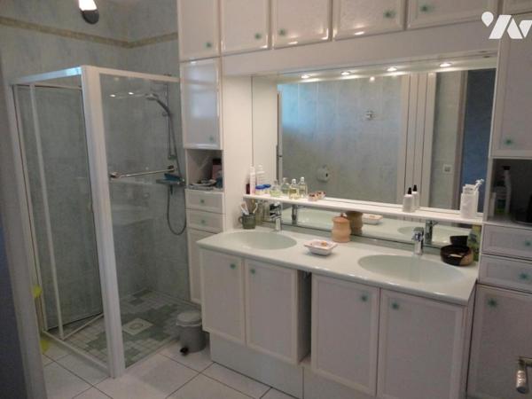 A vendre sur la commune de LONS LE SAUNIER maison de 215m² 