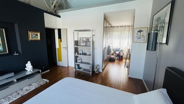 Immeuble
         18 pièces
        - 500 m² 2 595 000 € *