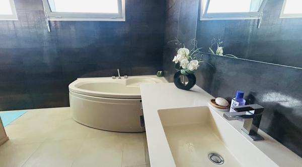 Immeuble
         18 pièces
        - 500 m² 2 595 000 € *