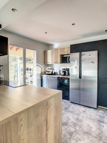 Villa 4 faces avec terrasses et jardin