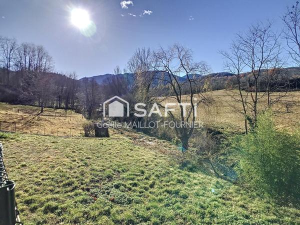 Villa 4 faces avec terrasses et jardin