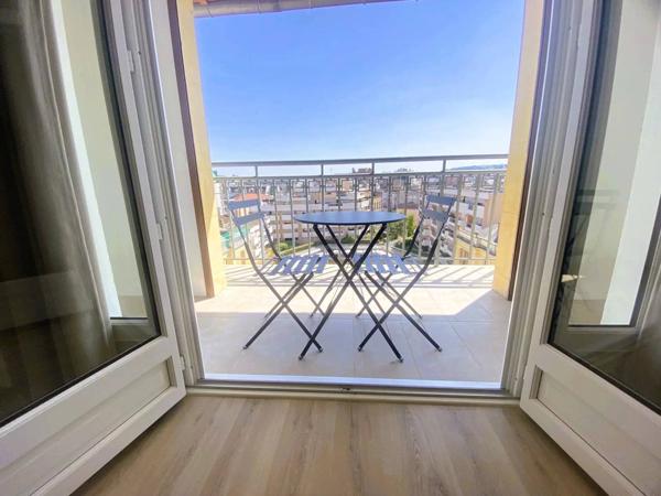 03200 VICHY -APPARTEMENT DE STANDING 2 PIÈCES AVEC BALCON TERRASSE- COEUR DE VILLE