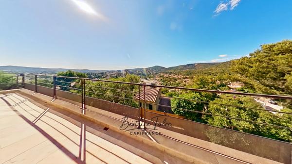 Villa contemporaine récente d’exception – Piscine à débordement, vue panoramique, calme et proximité du port, des plages – VAR Le Lavandou, quartier résidentiel prisé