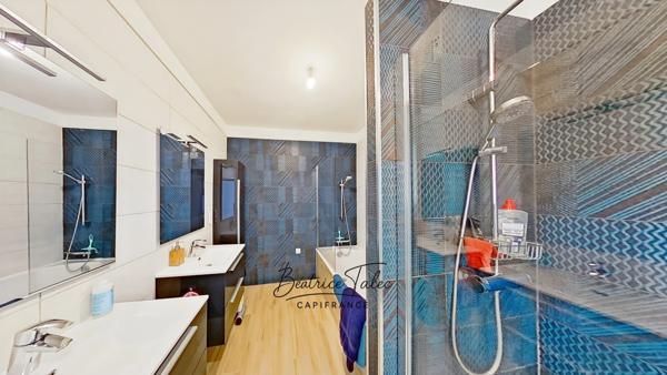 Villa contemporaine récente d’exception – Piscine à débordement, vue panoramique, calme et proximité du port, des plages – VAR Le Lavandou, quartier résidentiel prisé