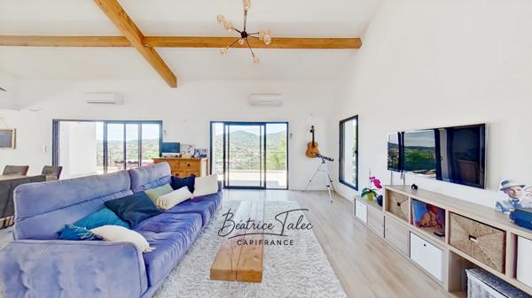 Villa contemporaine récente d’exception – Piscine à débordement, vue panoramique, calme et proximité du port, des plages – VAR Le Lavandou, quartier résidentiel prisé