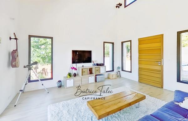 Villa contemporaine récente d’exception – Piscine à débordement, vue panoramique, calme et proximité du port, des plages – VAR Le Lavandou, quartier résidentiel prisé